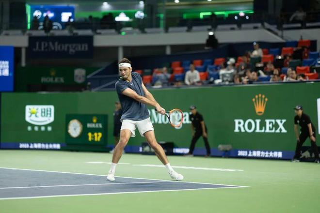 一记清脆的 一记清脆的